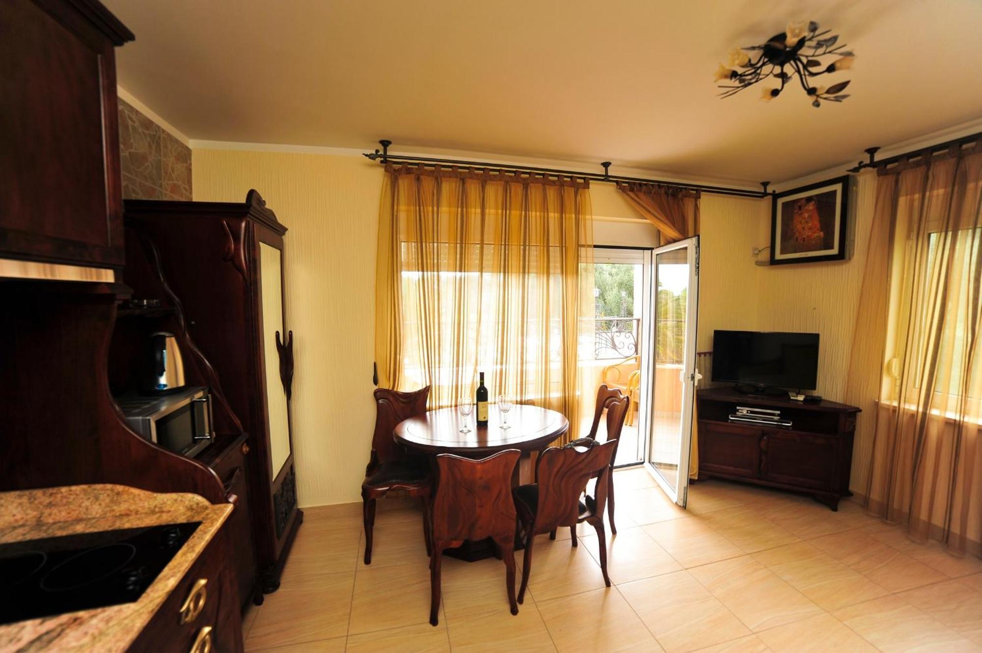 Villa Dolphin Apartments Petrovac Room photo