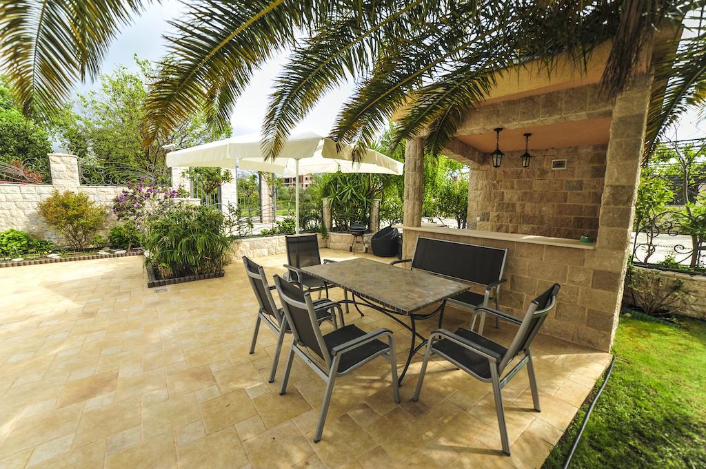 Villa Dolphin Apartments Petrovac Exterior photo