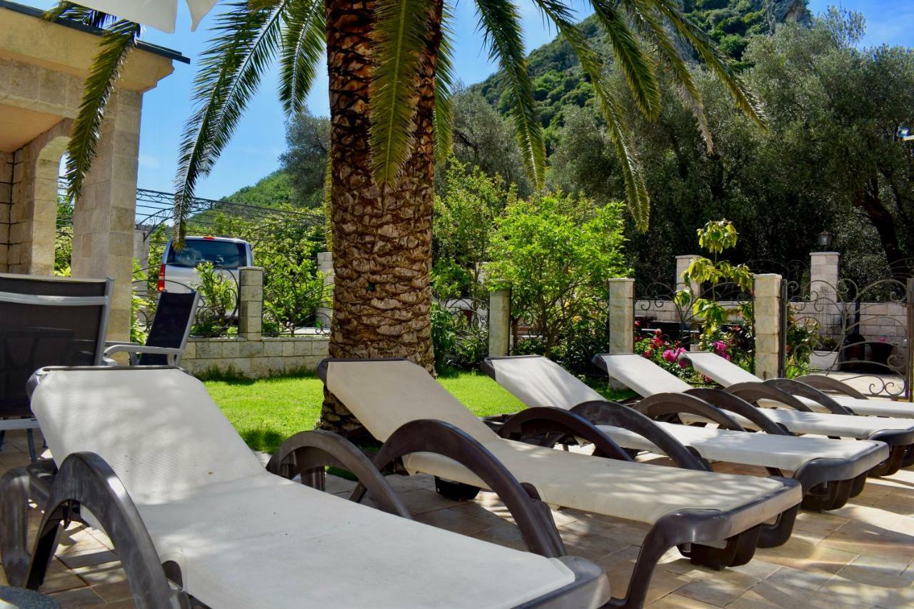 Villa Dolphin Apartments Petrovac Exterior photo